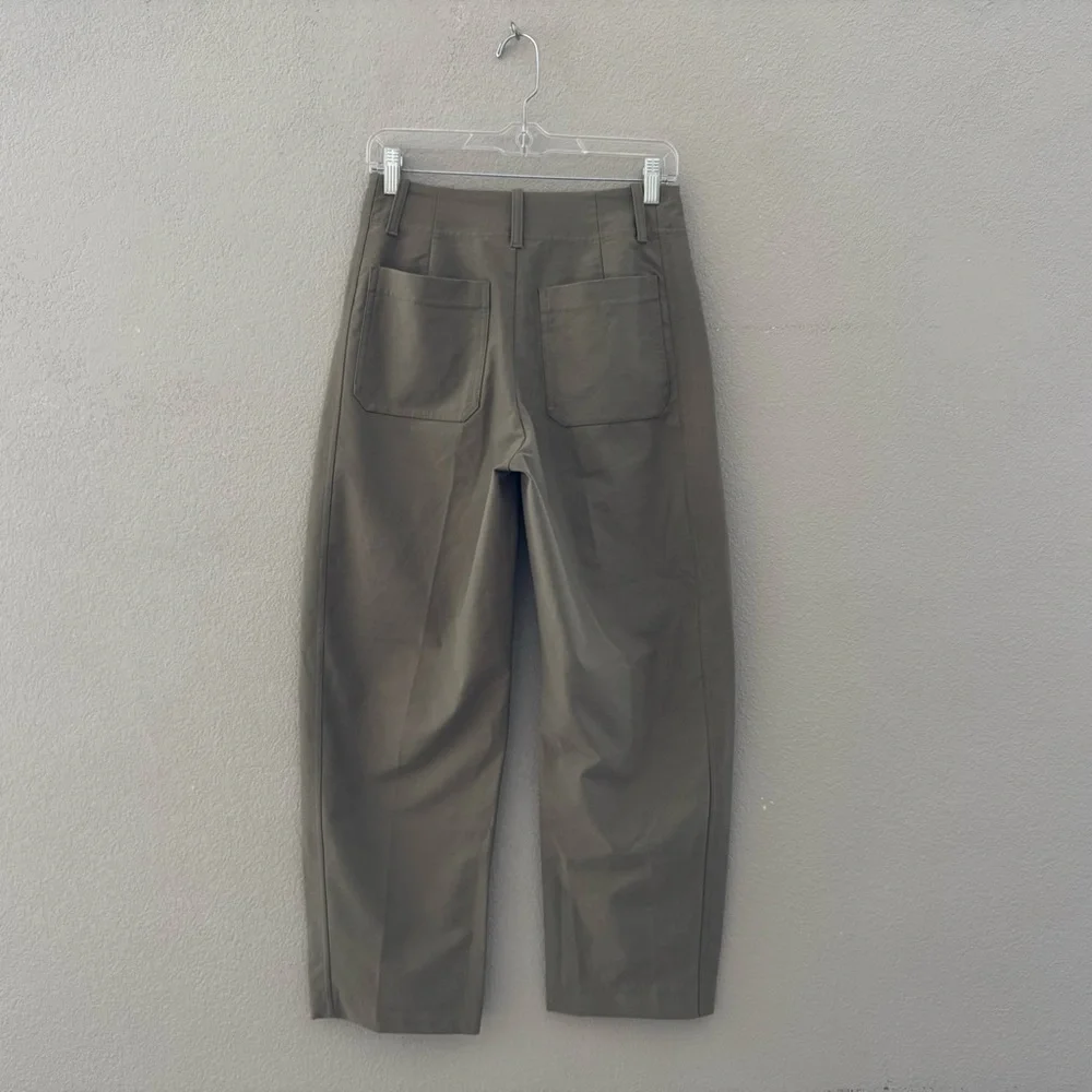 Athleta Skyline Barrel Pants 4 Olive Green Casual Sporty Minimalist Comfort Chic - Picture 10 of 14